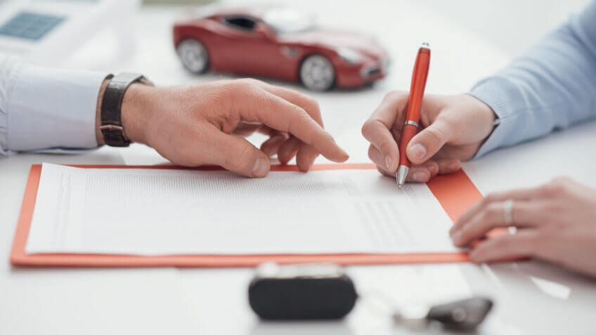 signing-car-contract