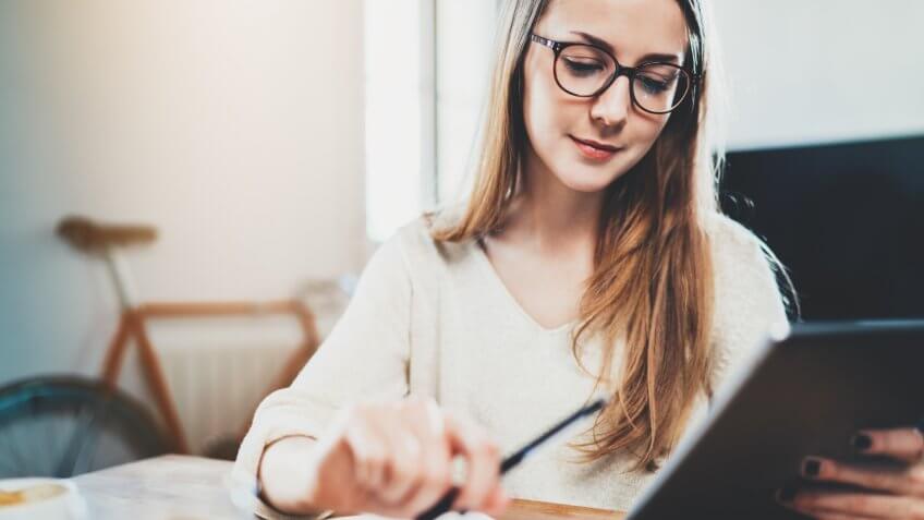 Millennials Have Resolved to 'Save More and Spend Less' in 2018