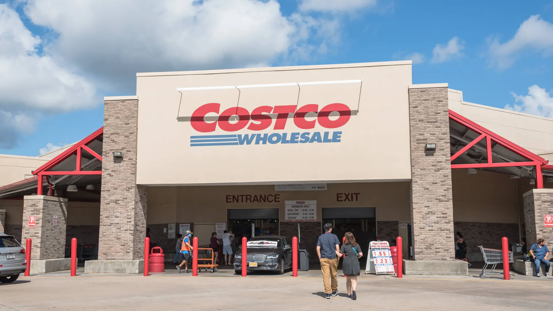 HOUSTON, US - SEP 10, 2016: Costco Wholesale storefront with customers walk in.