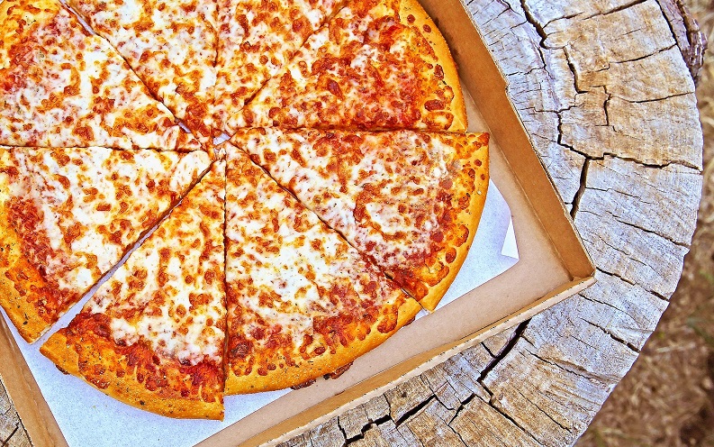 Pizza_Hut_Cheese_Pizza.jpg