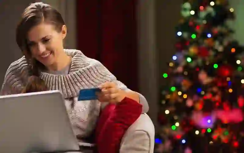 7 Best Credit Card Rewards to Stock Up on Before Holiday Shopping