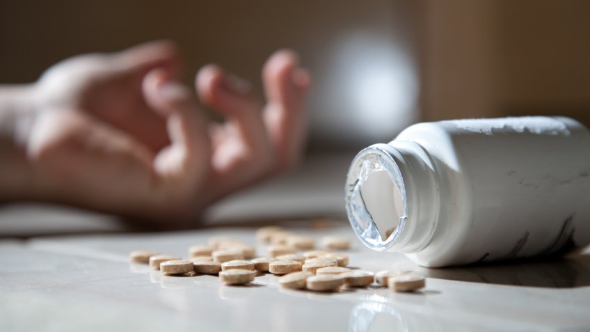 bottle with spilled pills