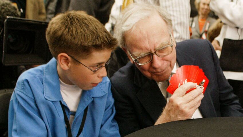 21 Life Hacks From Warren Buffett That Anyone Can Use