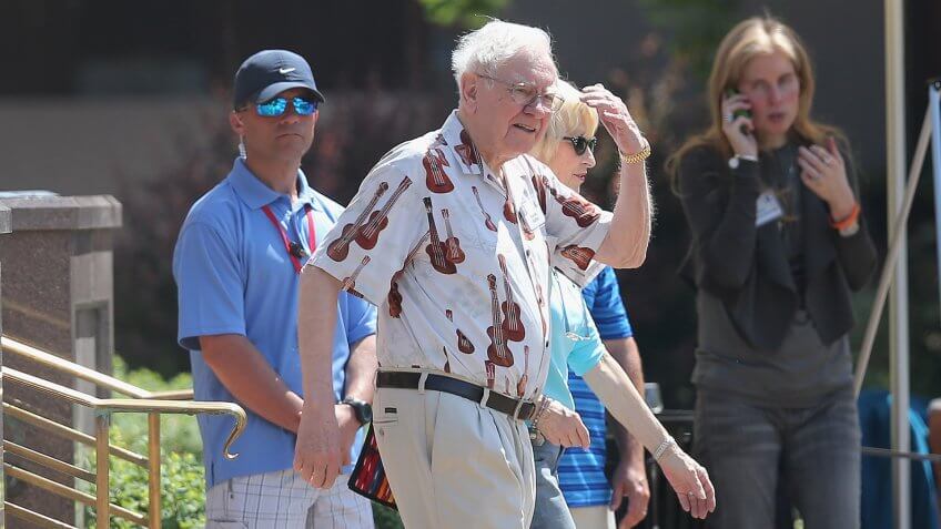 SUN VALLEY, ID - JULY 09: Warren Buffett (C), chairman of Berkshire Hathaway Inc.