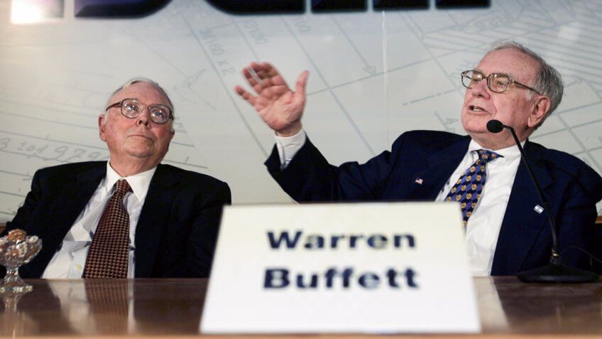 TEFFEN, ISRAEL - SEPTEMBER 18: American billionaire investor Warren Buffett (R) gives a press conference with his business partner Charlie Munger at the Iscar Metalworking headquarters September 18, 2006 in the Teffen industrial zone in northern Israel.