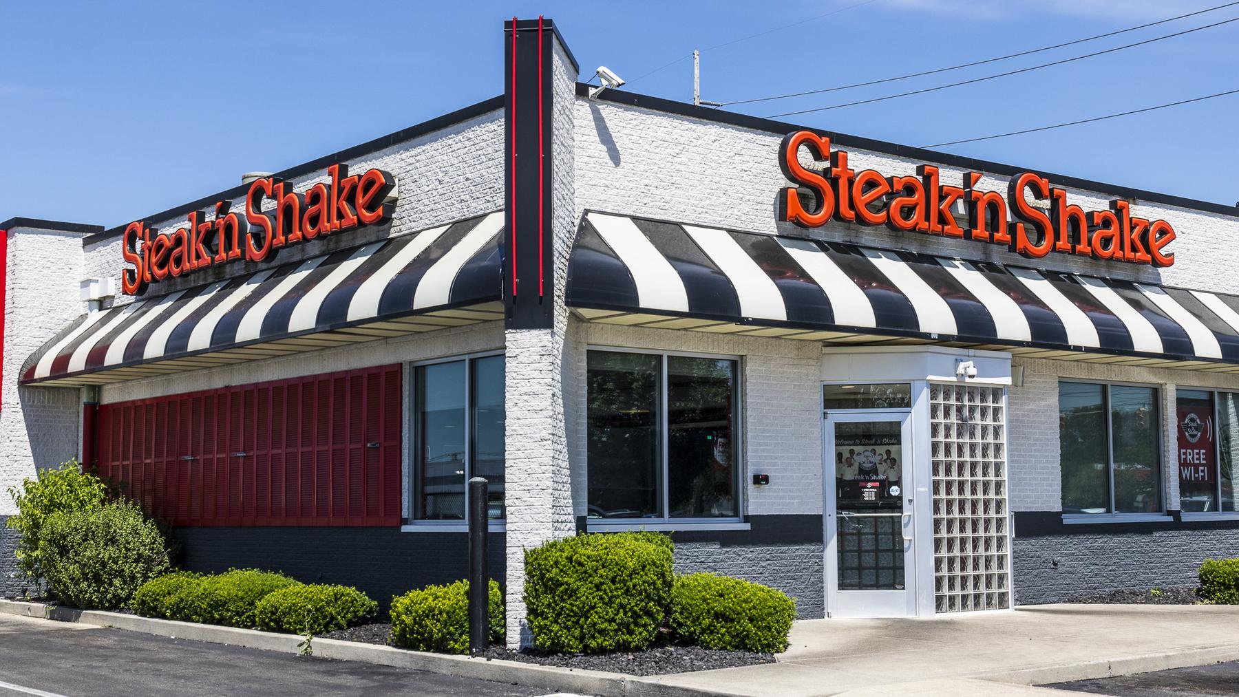 15 Restaurants That Give Away Gift Card Freebies | GOBankingRates