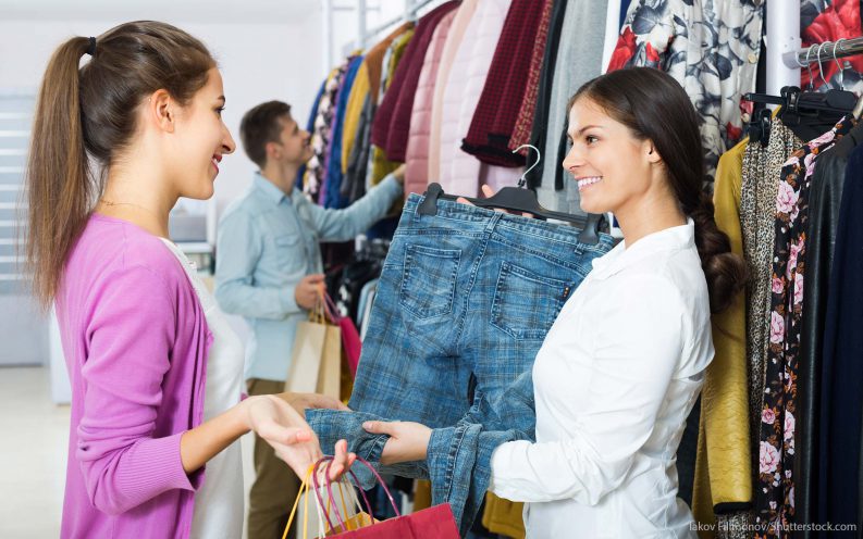 Sales_Assoc_shutterstock_354652346.jpg