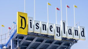 17 Secrets to Saving Money at Disneyland