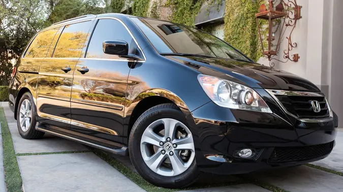 10 Cars Kept by Their Owners the Longest — What Makes Them Worth Holding Onto for 15+ Years? 10 Cars Kept by Their Owners the Longest — What Makes Them Worth Holding Onto for 15+ Years?