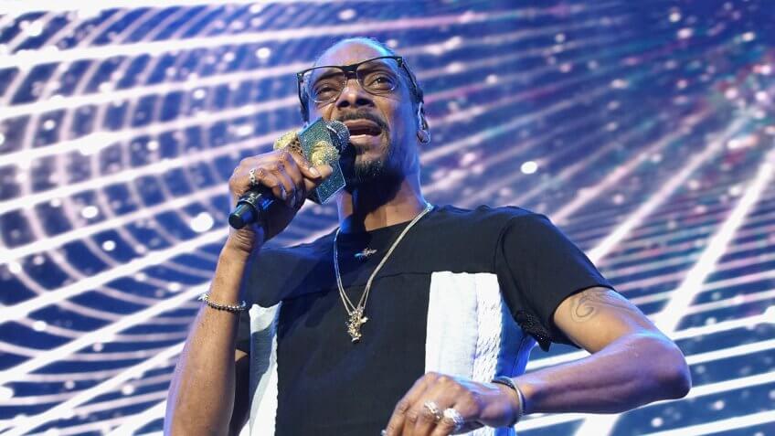 LOS ANGELES, CA - JUNE 22: Recording artist Snoop Dogg performs onstage at night one of the 2017 BET Experience STAPLES Center Concert, sponsored by Hulu, at Staples Center on June 22, 2017 in Los Angeles, California.