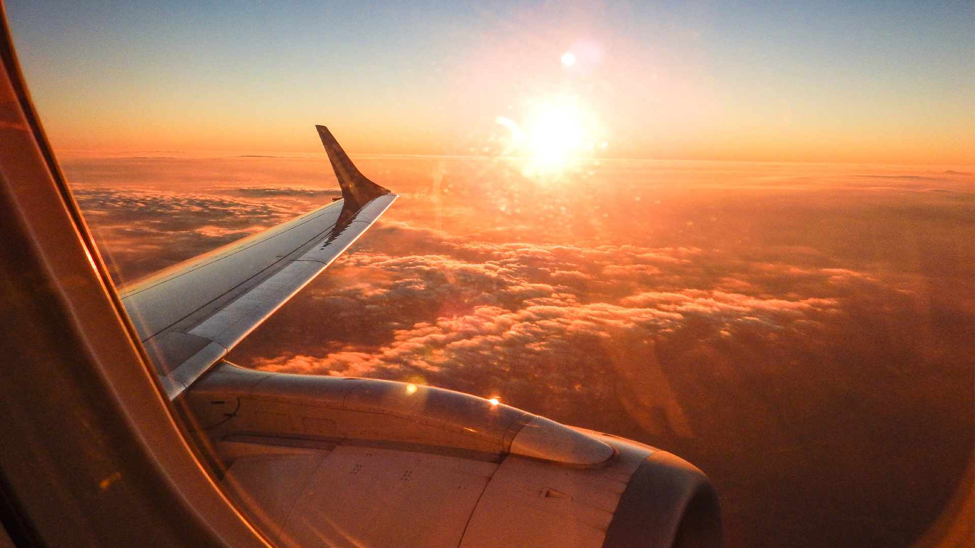 Morning flight. Вид из иллюминатора. Вид из самолета. Вид из иллюминатора самолета. Вид из окна самолета.