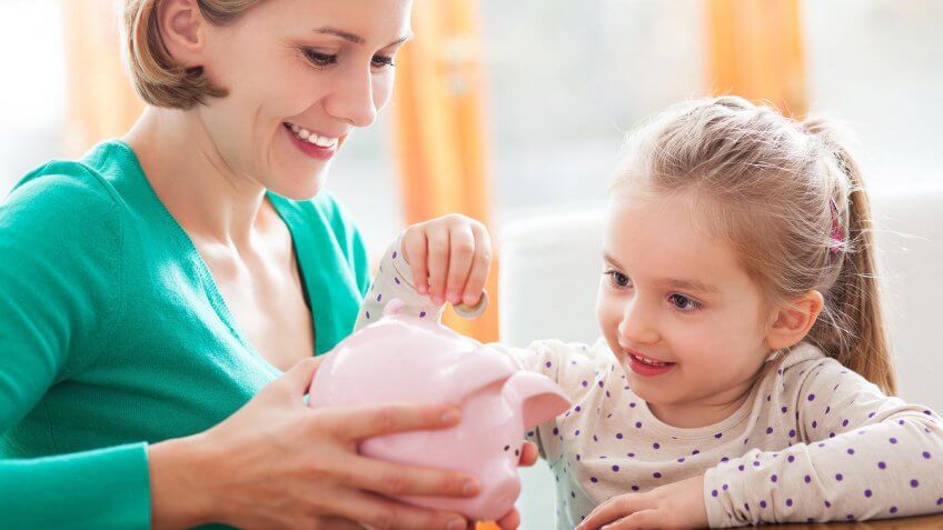 7 Lessons Moms Can Teach Their Kids About Money