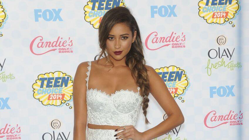 Shay Mitchell Net Worth: $2 Million