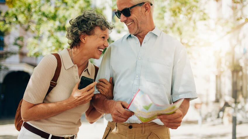 senior couple-traveling