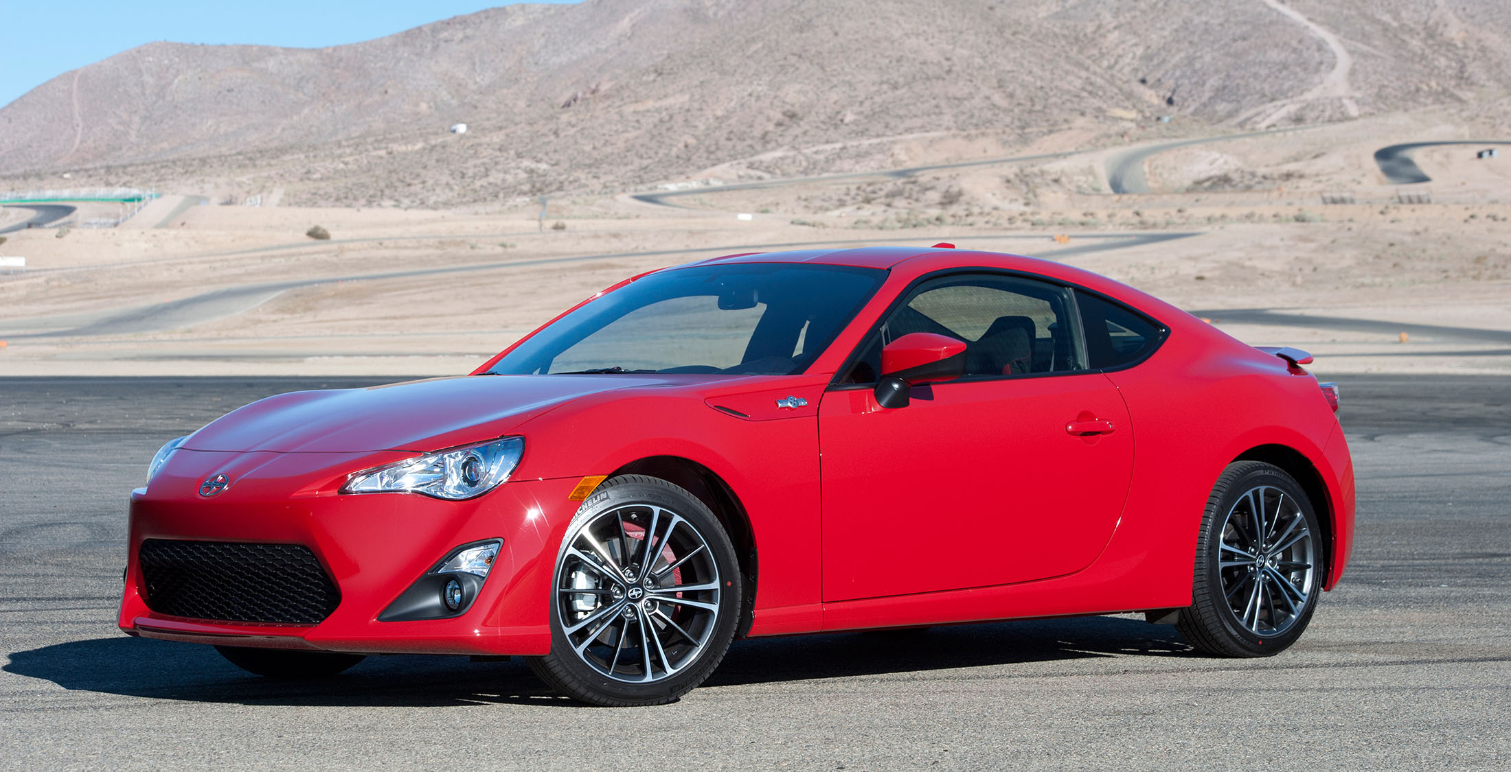 10 Sports Cars With the Best Gas Mileage – GOBanking