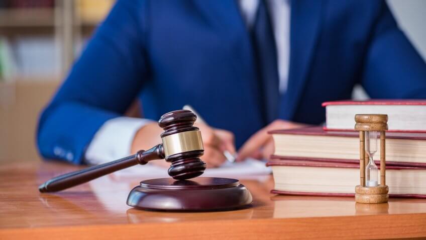 litigation-gavel
