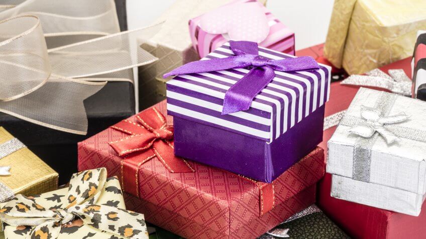 Don't pack wrapped gifts. Don't pack wrapped gifts.