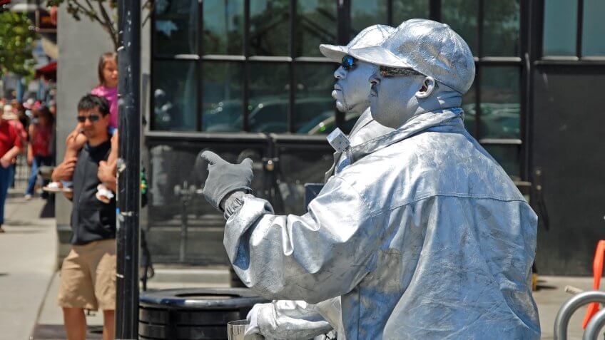 12207, Work as a Living Statue