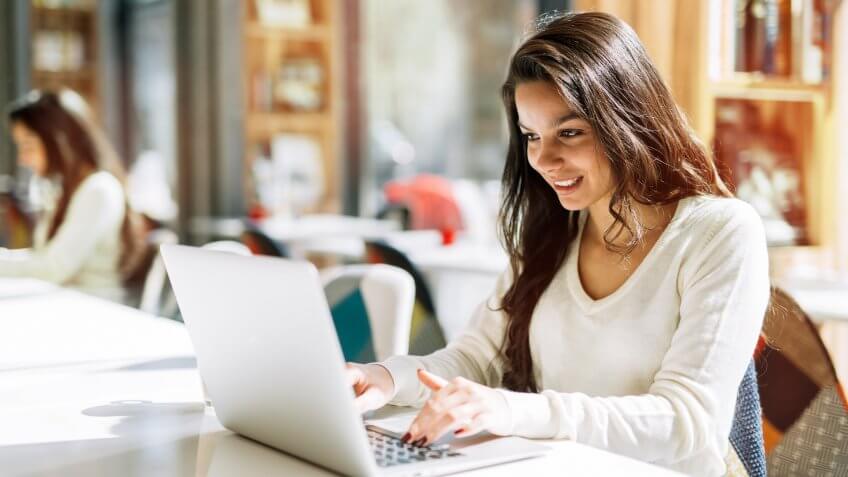 girl-on-computer