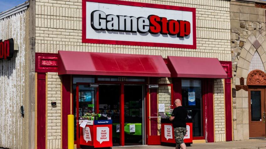 Kokomo, US - October 11, 2016: GameStop Strip Mall Location.