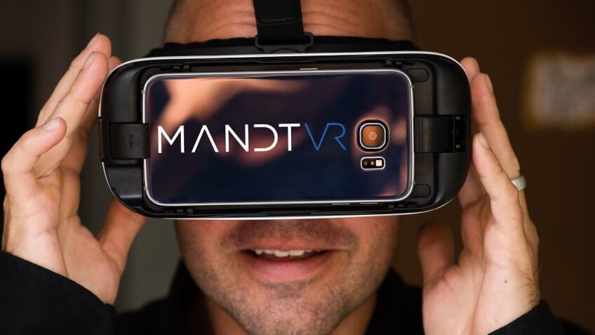 Man wearing Mandt VR headset