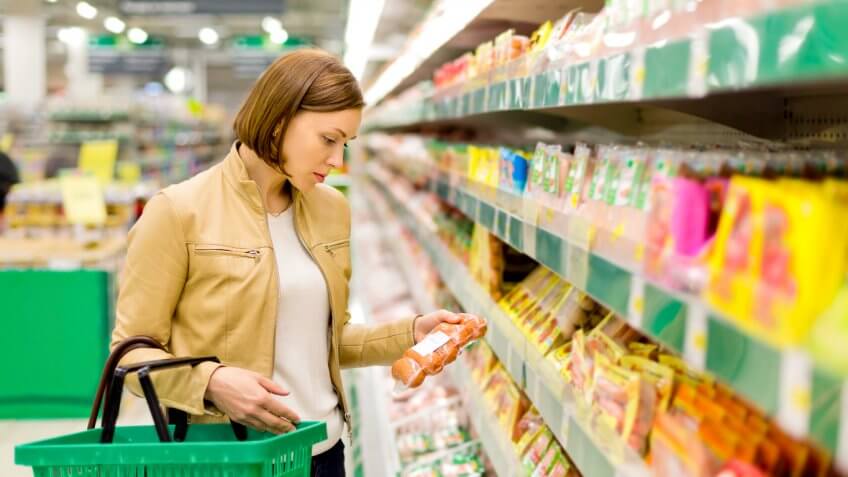 woman grocery shopping