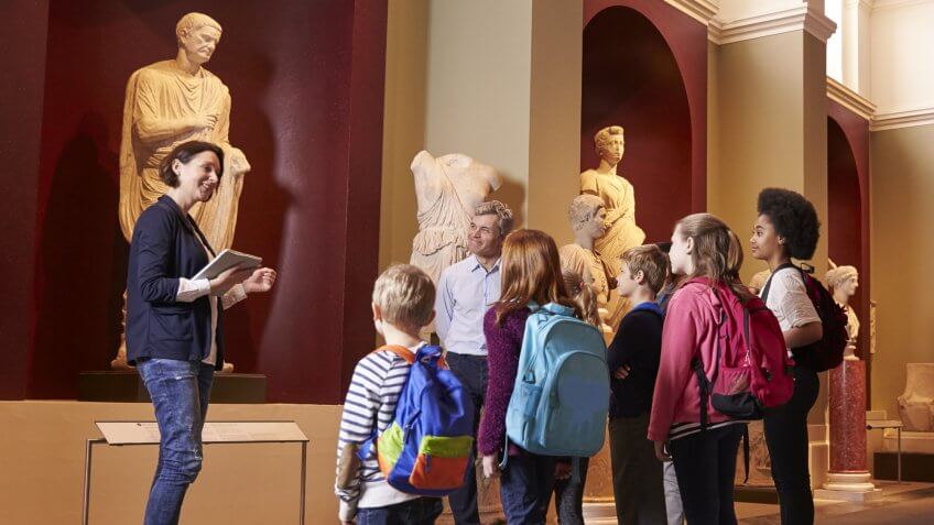 kids on museum tour