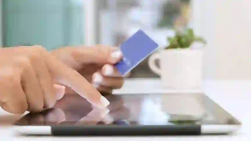 3 Signs You Had a Toxic Relationship With Money Last Year