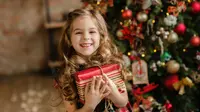 How To Teach Your Children About Managing Money Through Holiday Shopping
