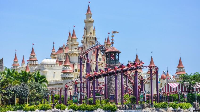 9 Military Discounts on Theme Parks and Entertainment