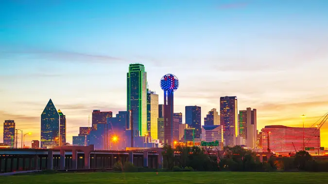 Dallax Texas skyline