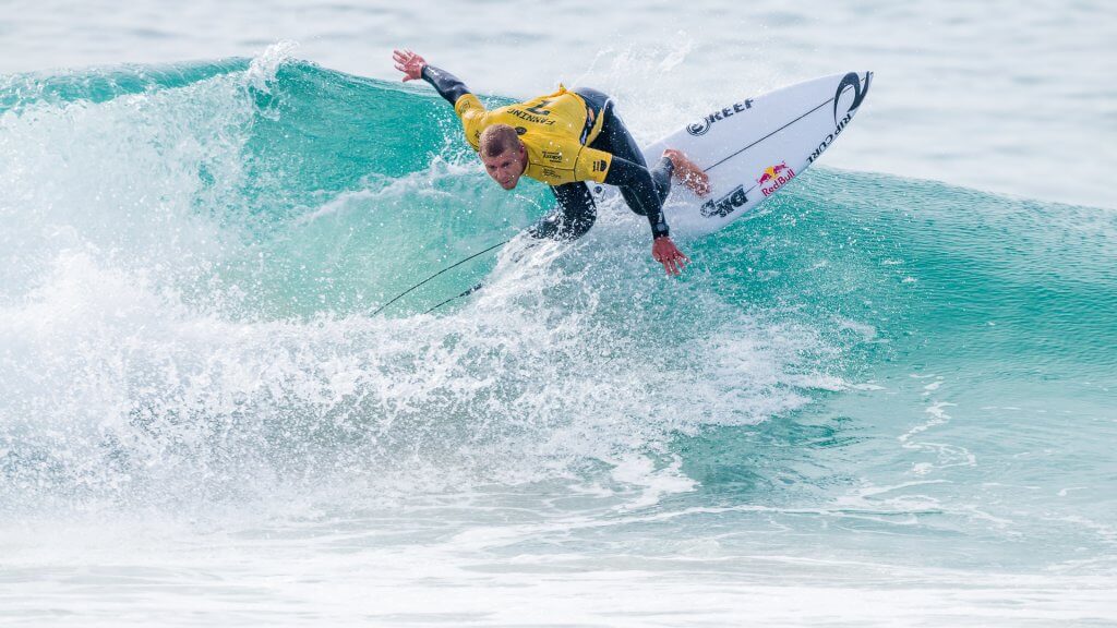 Mick Fanning Mick Fanning surfing