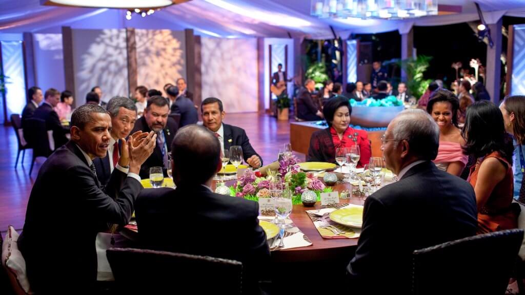 Meals Obama at a fancy dinner