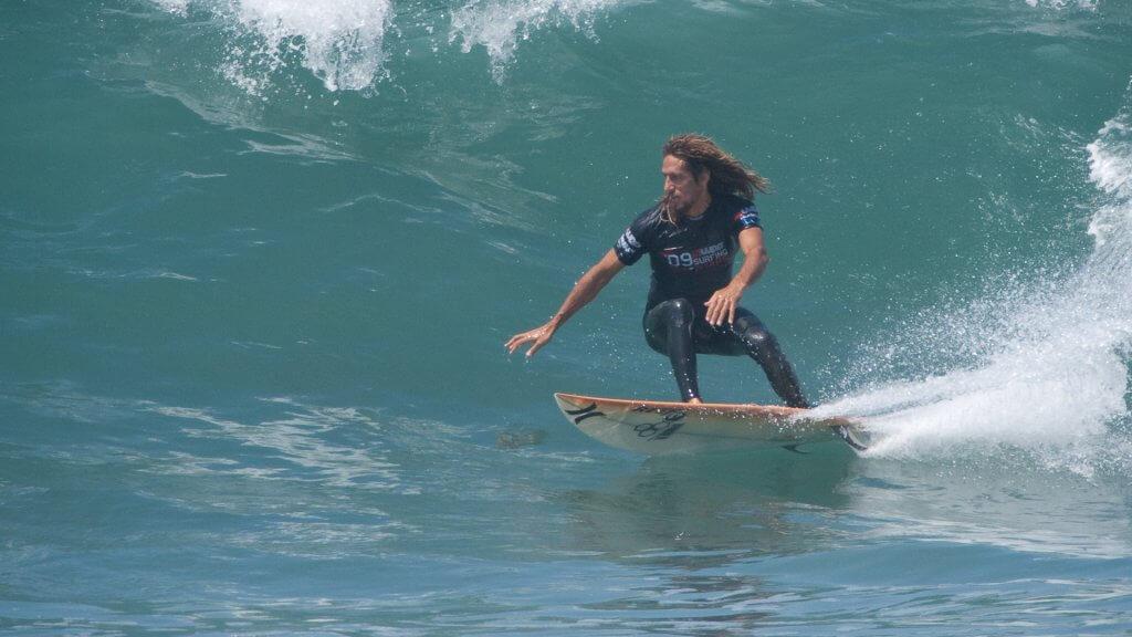 Rob Machado surfing