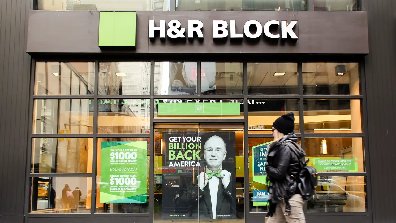 h and r block storefront