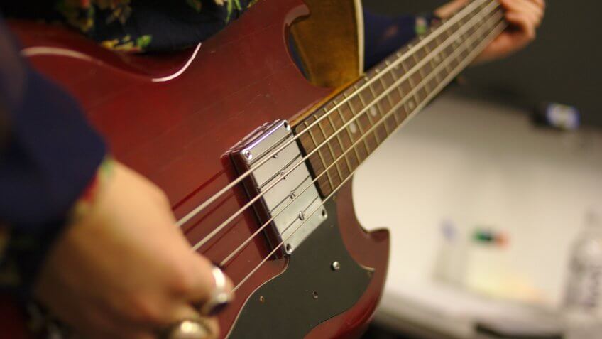 electric-bass-guitar-reverb