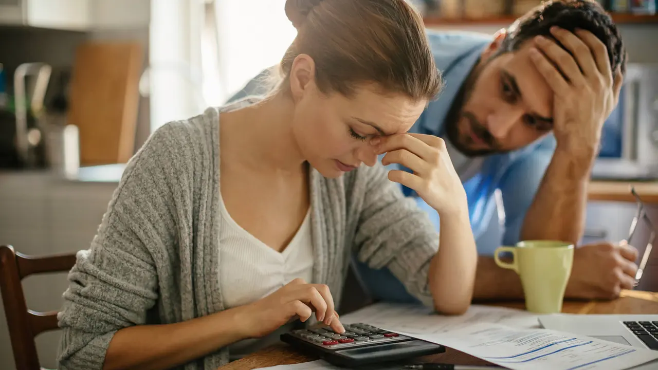 Photo of a couple going through  financials problems.