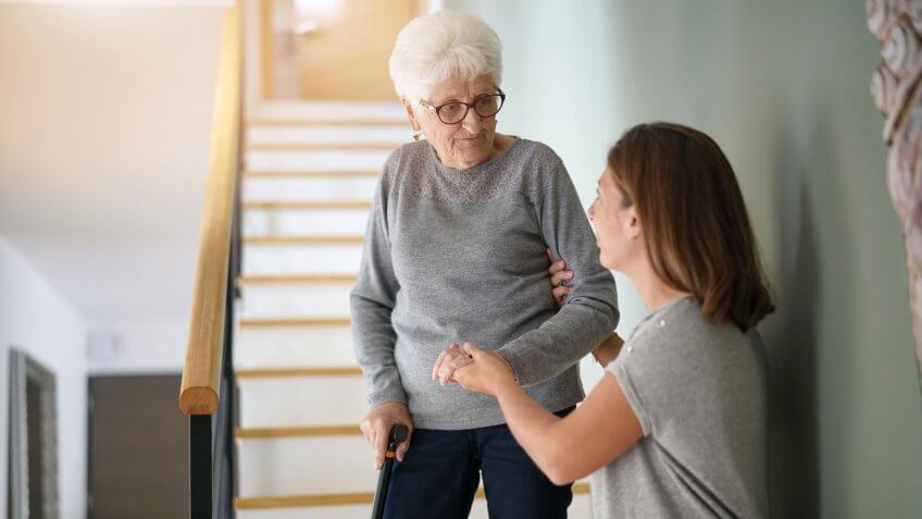 helping-senior-grandma