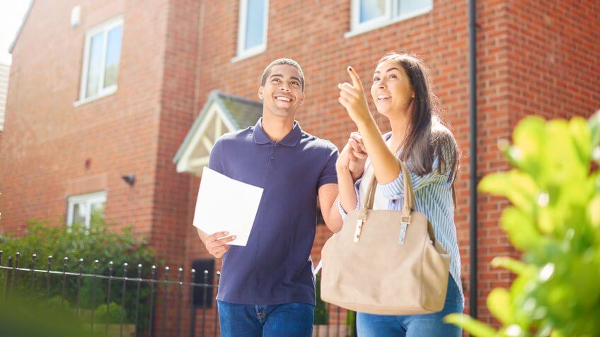 couple looking for their first home