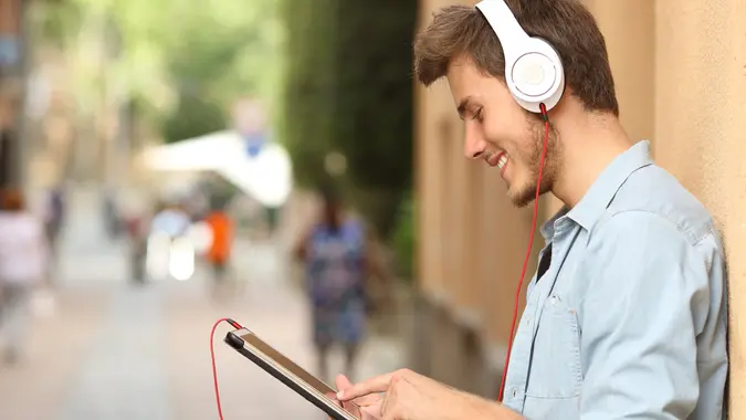 There’s an Unexpected Job Benefit to Learning More Than One Language — and as Many as 42% Earn More Money There’s an Unexpected Job Benefit to Learning More Than One Language — and as Many as 42% Earn More Money