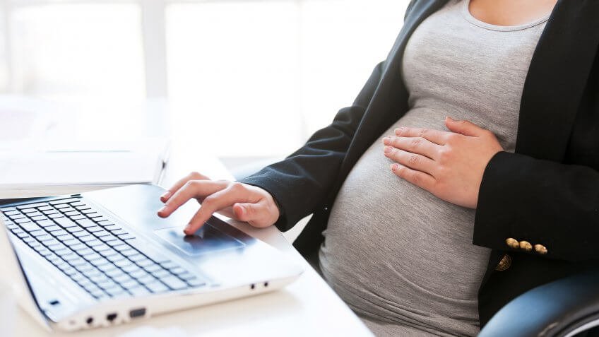 pregnant woman using her laptop