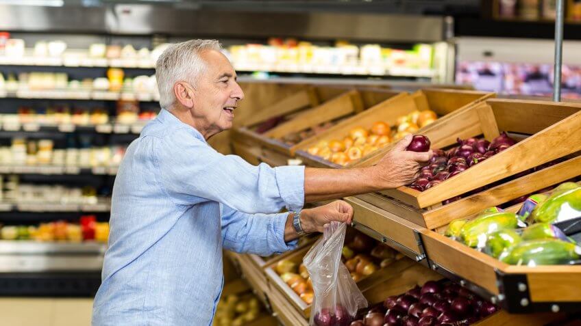 grocery-shopping-senior