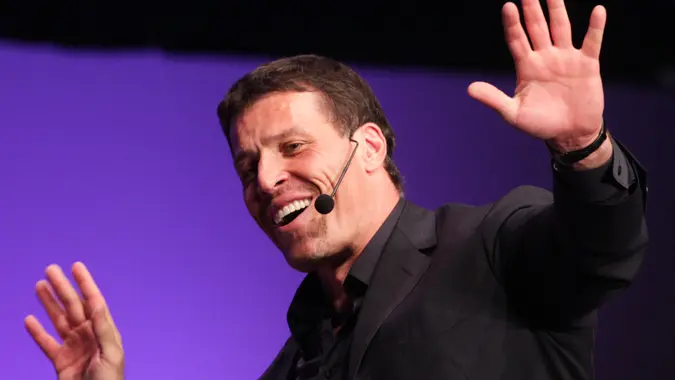Tony Robbins’ 3 Best Investment Tips If You Want To Become a Millionaire