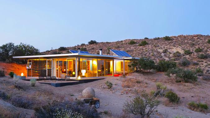 Off-Grid 'itHouse' in Pioneertown, Calif.