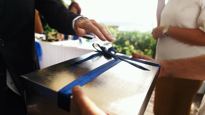 Save Money on Wedding Gifts Save Money on Wedding Gifts