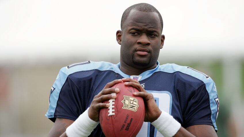 LOS ANGELES - MAY 20: Quarterback Vince Young #10, the Tennessee Titans first round NFL draft pick, plays catch during a break in the action at the NFL Players Rookie Premiere Photoshoot on May 20, 2006 at the Los Angeles Memorial Coliseum in Los Angeles, California.