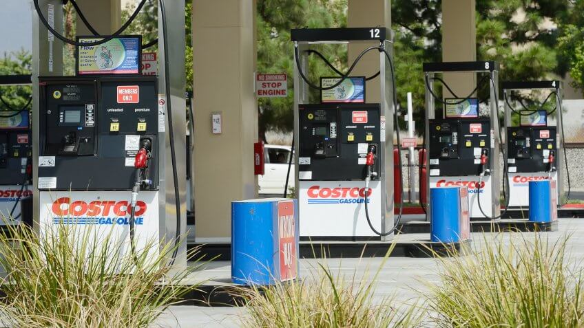 11288, 2012 in the Northridge section of Los Angeles, Business, CA - OCTOBER 05: Gas pumps stand idle at Costco Wholesale Corp., California. The attendant was telling customers they expect a ga, Finance, Horizontal, Los Angeles