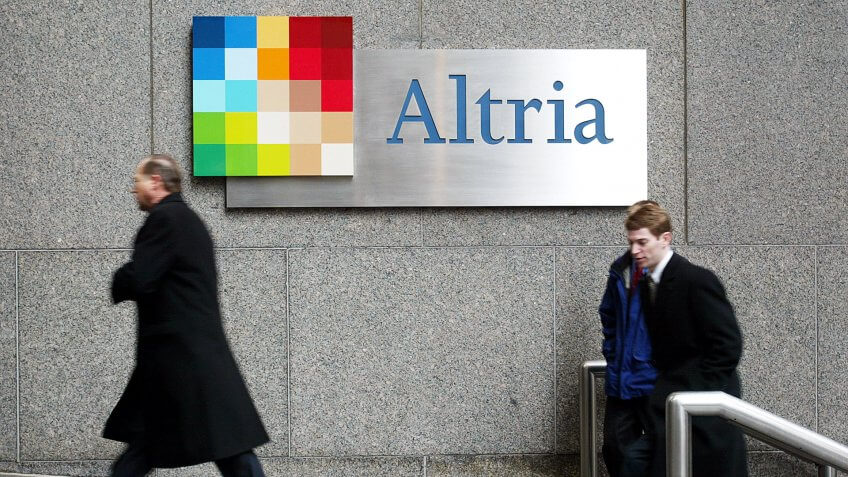 NEW YORK - JANUARY 31: Businessmen enter the former Philip Morris offices which is now called Altria January 31, 2003 in New York City.