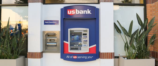 us bank near me open today