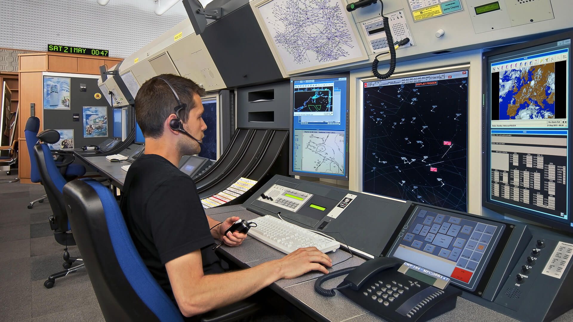 03 Air Traffic Controller Burben Shutterstock 116515978 ?quality=80
